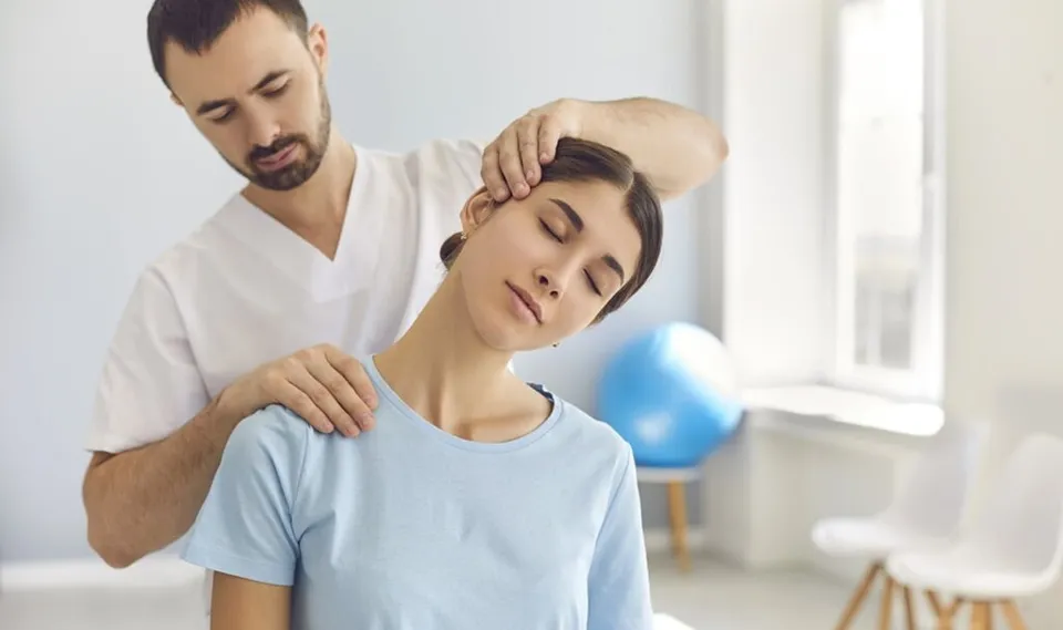 Ostéopathe : quel est le rôle de l'ostéopathie et quelles douleurs soulage-t-elle ?