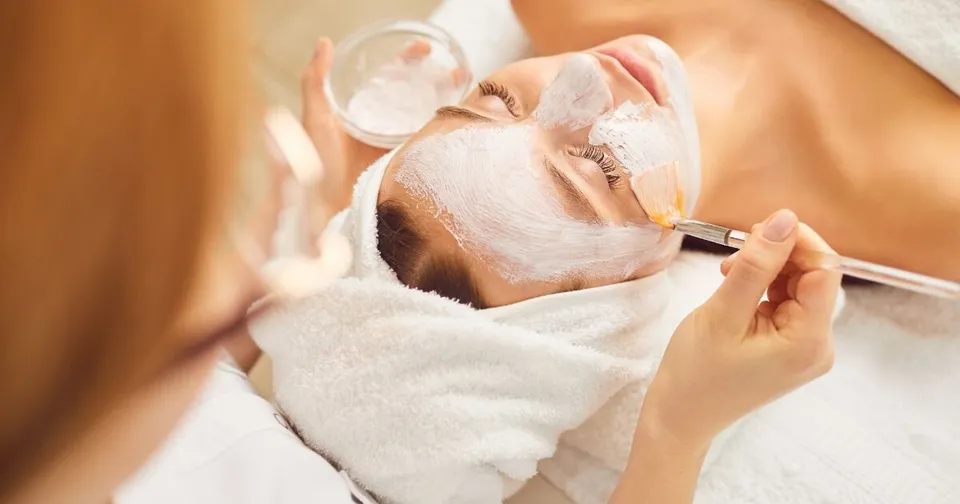 Argile blanche bienfaits : quelles vertus apaisantes pour votre peau ?
